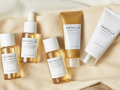 منتجات طقم العناية المصغر سينتيلا بجانب علبة السفر